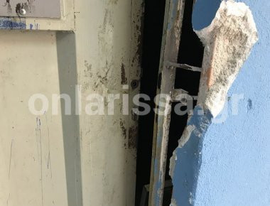 Επεισοδιακή ήταν η χθεσινή νύχτα στο ΤΕΙ της Λάρισας- Αναρχικοί τα έσπασαν όλα! (φωτό)